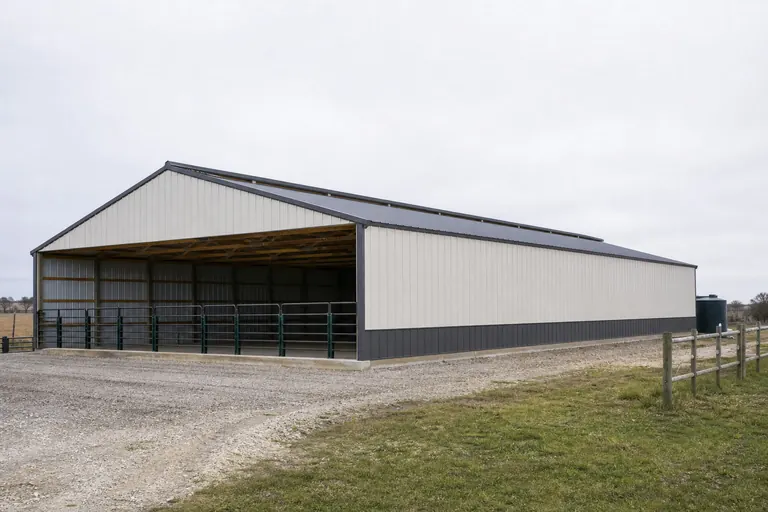 Example configuration of a livestock barn